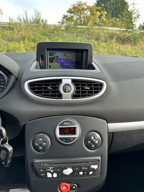 RENAULT CLIO III tomtom