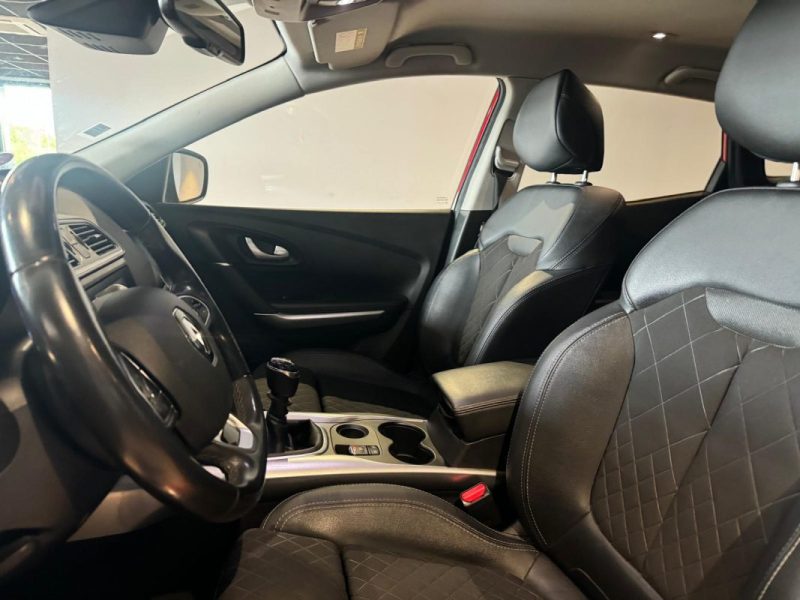 RENAULT KADJAR  1.3 TCE 140 INTENS / CARNET D\'ENTRETIEN COMPLET  2019