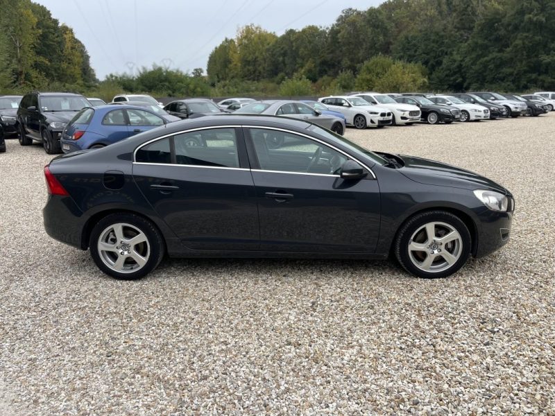 VOLVO S60 II D5 2.4 205 CV  2012