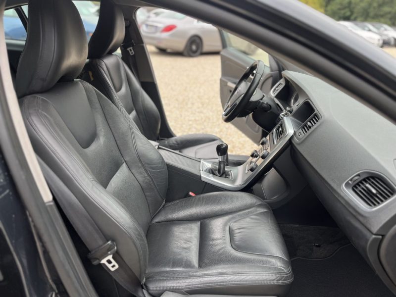 VOLVO S60 II D5 2.4 205 CV  2012