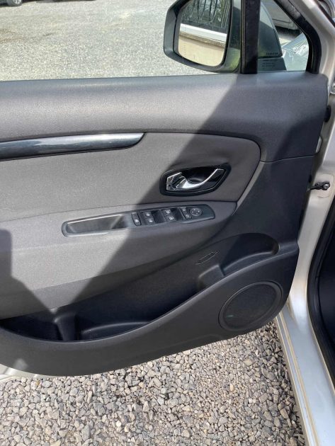 RENAULT MEGANE SCENIC 1.5 DCI 110CH