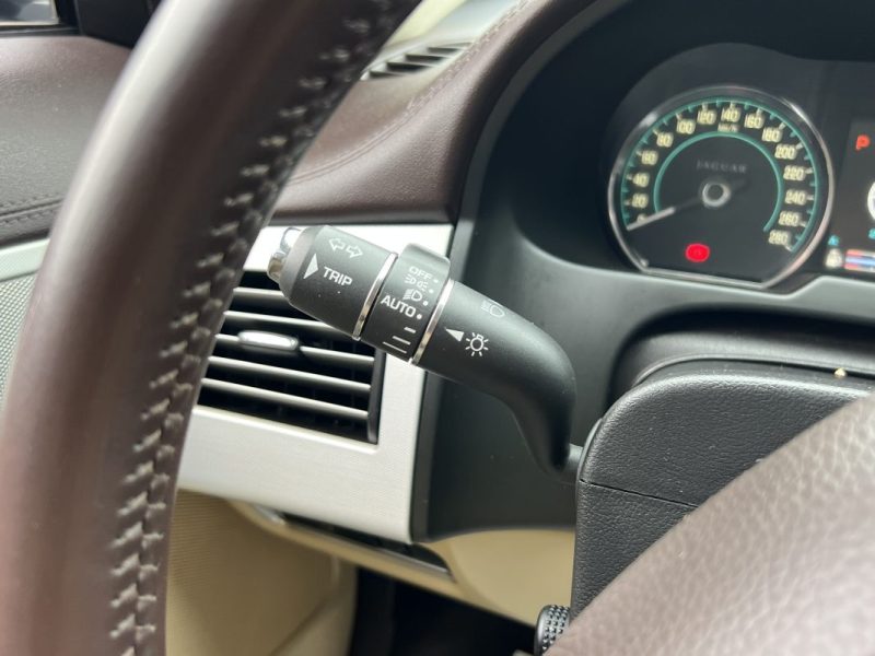 JAGUAR XF PHASE 2 BERLINE 2.2 D 190 Cv BOITE AUTO INTERIEUR CUIR ECRAN GPS TACTILE CRIT AIR 2