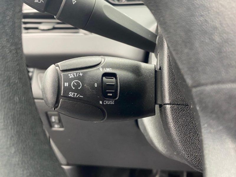 🚗 PEUGEOT 208 1.2 82Ch Allure 5P - 📱 Apple Car Play - 🌤️Toit Panoramique - ❄️Sièges chauffants 