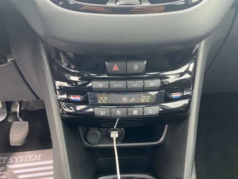 🚗 PEUGEOT 208 1.2 82Ch Allure 5P - 📱 Apple Car Play - 🌤️Toit Panoramique - ❄️Sièges chauffants 