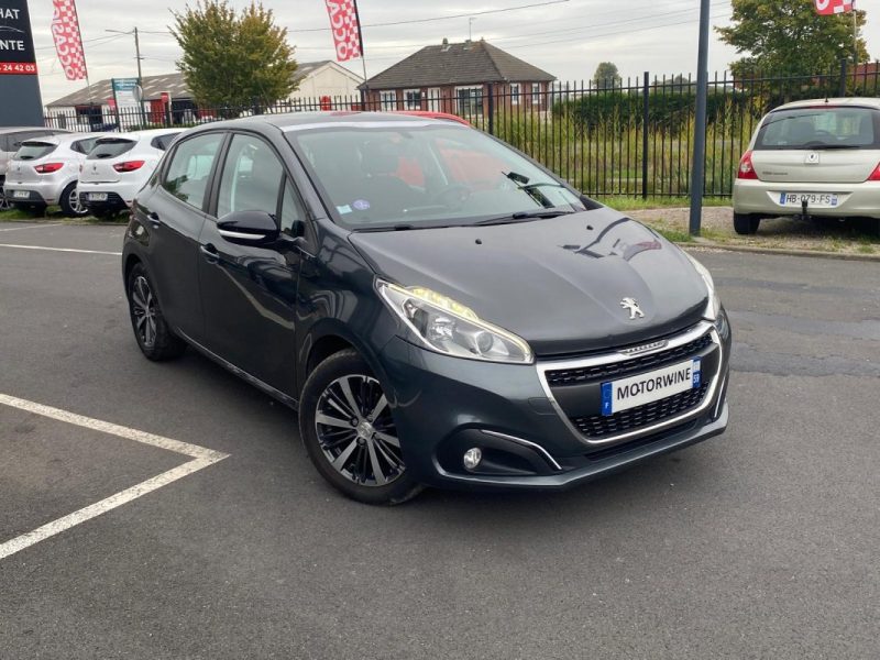 🚗 PEUGEOT 208 1.2 82Ch Allure 5P - 📱 Apple Car Play - 🌤️Toit Panoramique - ❄️Sièges chauffants 
