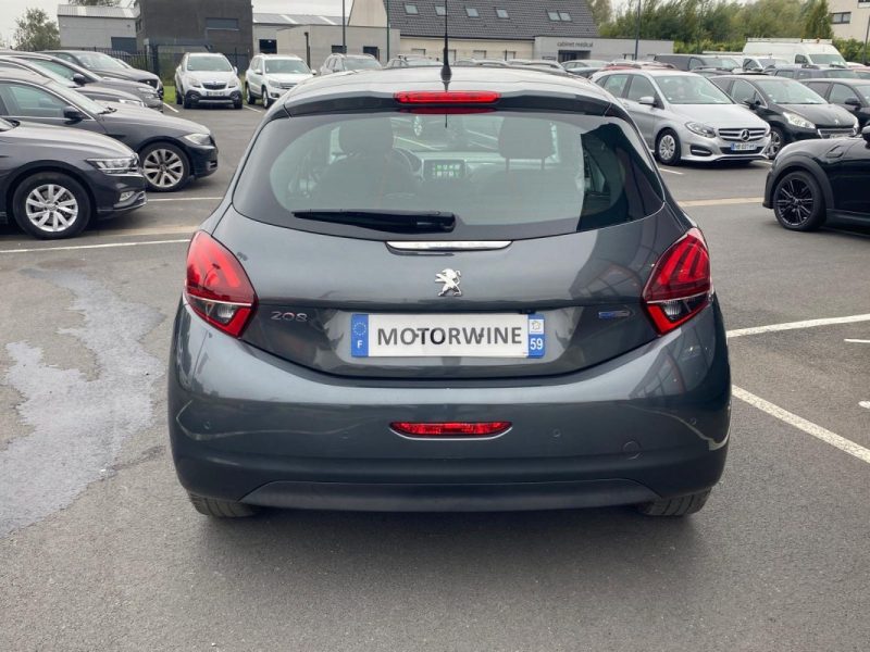 🚗 PEUGEOT 208 1.2 82Ch Allure 5P - 📱 Apple Car Play - 🌤️Toit Panoramique - ❄️Sièges chauffants 