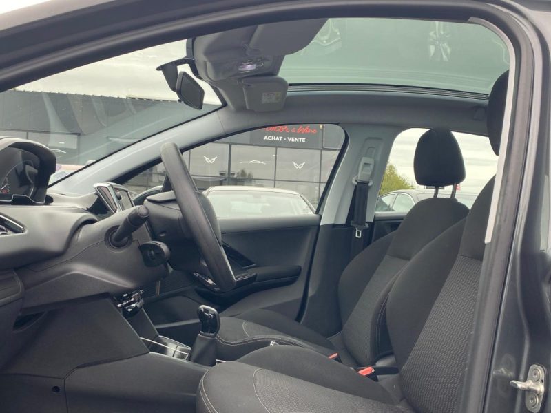 🚗 PEUGEOT 208 1.2 82Ch Allure 5P - 📱 Apple Car Play - 🌤️Toit Panoramique - ❄️Sièges chauffants 