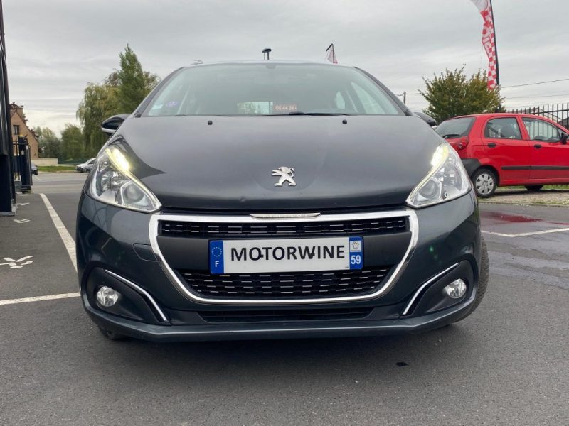 🚗 PEUGEOT 208 1.2 82Ch Allure 5P - 📱 Apple Car Play - 🌤️Toit Panoramique - ❄️Sièges chauffants 