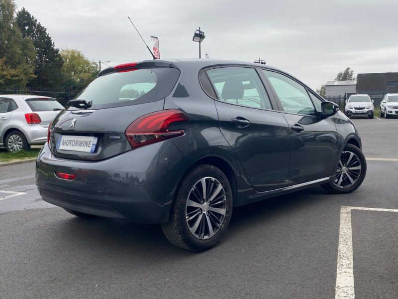 🚗 PEUGEOT 208 1.2 82Ch Allure 5P - 📱 Apple Car Play - 🌤️Toit Panoramique - ❄️Sièges chauffants 