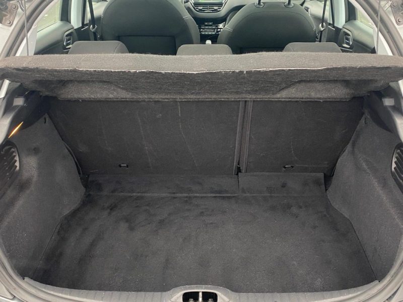 🚗 PEUGEOT 208 1.2 82Ch Allure 5P - 📱 Apple Car Play - 🌤️Toit Panoramique - ❄️Sièges chauffants 