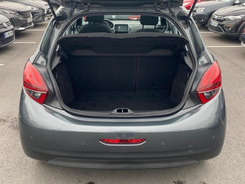 🚗 PEUGEOT 208 1.2 82Ch Allure 5P - 📱 Apple Car Play - 🌤️Toit Panoramique - ❄️Sièges chauffants 