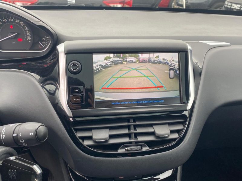 🚗 PEUGEOT 208 1.2 82Ch Allure 5P - 📱 Apple Car Play - 🌤️Toit Panoramique - ❄️Sièges chauffants 