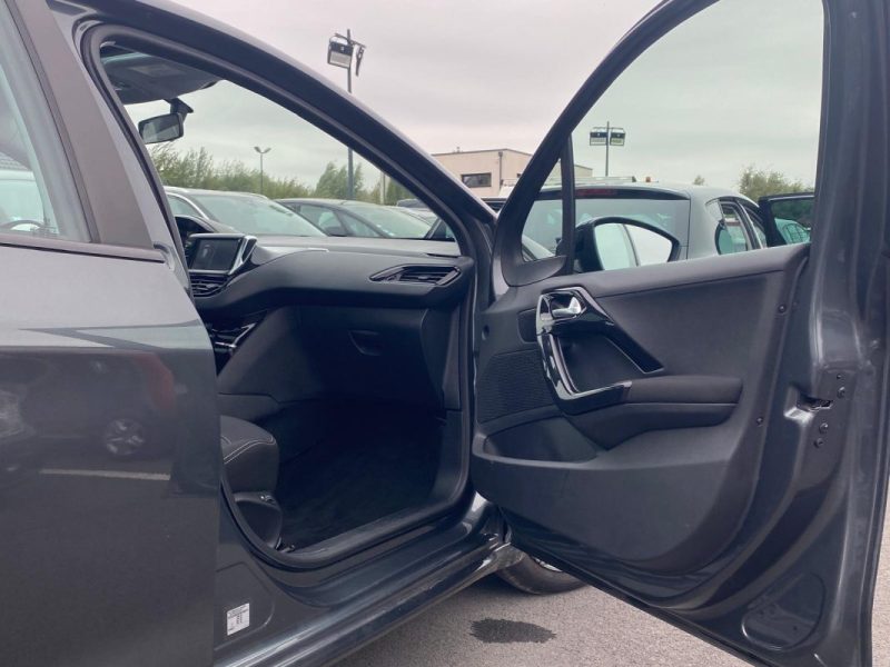 🚗 PEUGEOT 208 1.2 82Ch Allure 5P - 📱 Apple Car Play - 🌤️Toit Panoramique - ❄️Sièges chauffants 