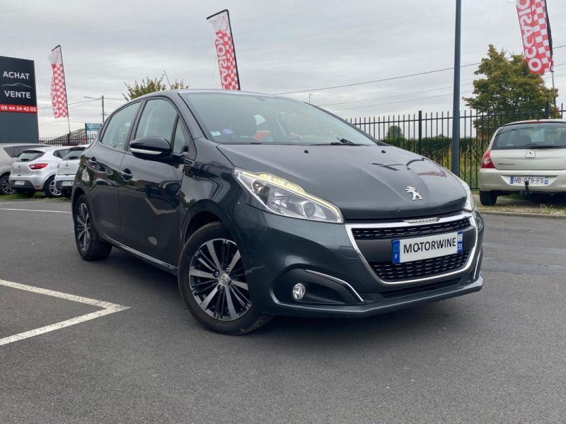 🚗 PEUGEOT 208 1.2 82Ch Allure 5P - 📱 Apple Car Play - 🌤️Toit Panoramique - ❄️Sièges chauffants 