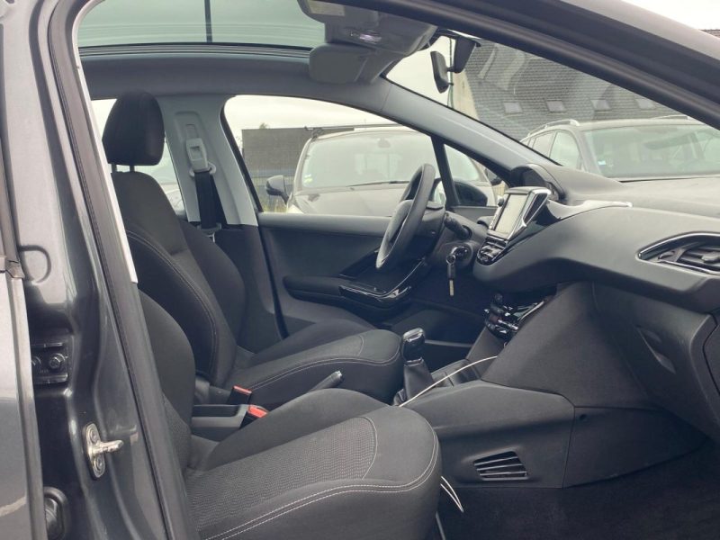 🚗 PEUGEOT 208 1.2 82Ch Allure 5P - 📱 Apple Car Play - 🌤️Toit Panoramique - ❄️Sièges chauffants 