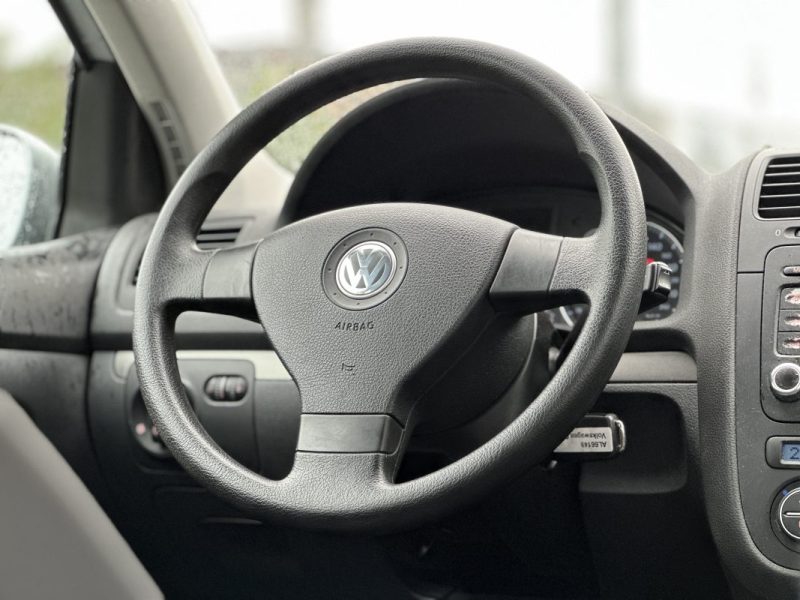 Volkswagen Golf 5 1,6L 102 CV / 1ère main / Carnet d'entretien complet / Paiement 4X ou 10X Possible