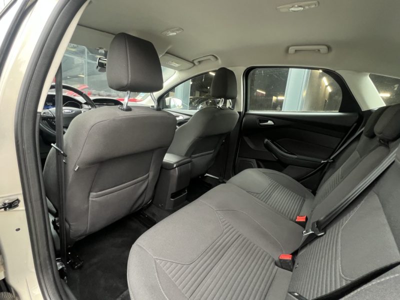 FORD FOCUS III PHASE 2 TITANIUM 1.0 ECOBOOST 100 Cv 1ERE MAIN / GRAND GPS CRIT AIR 1 - GARANTIE 1 AN