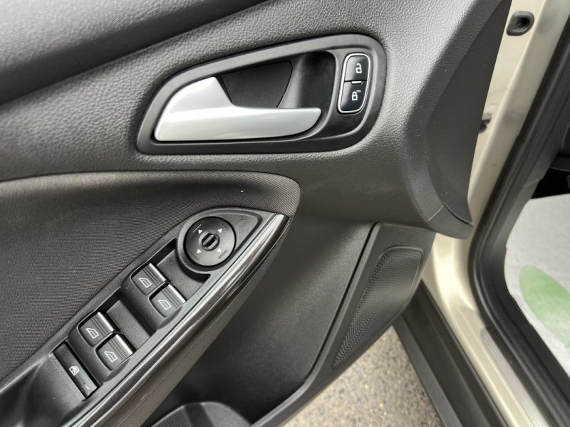 FORD FOCUS III PHASE 2 TITANIUM 1.0 ECOBOOST 100 Cv 1ERE MAIN / GRAND GPS CRIT AIR 1 - GARANTIE 1 AN