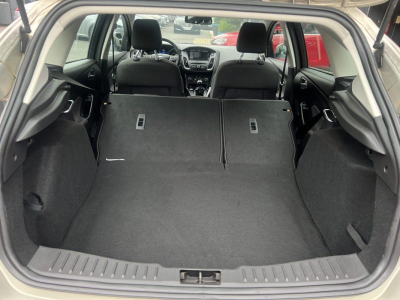 FORD FOCUS III PHASE 2 TITANIUM 1.0 ECOBOOST 100 Cv 1ERE MAIN / GRAND GPS CRIT AIR 1 - GARANTIE 1 AN