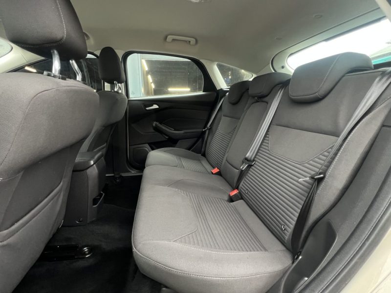 FORD FOCUS III PHASE 2 TITANIUM 1.0 ECOBOOST 100 Cv 1ERE MAIN / GRAND GPS CRIT AIR 1 - GARANTIE 1 AN