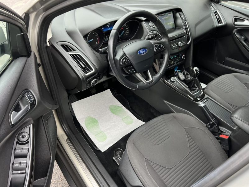 FORD FOCUS III PHASE 2 TITANIUM 1.0 ECOBOOST 100 Cv 1ERE MAIN / GRAND GPS CRIT AIR 1 - GARANTIE 1 AN