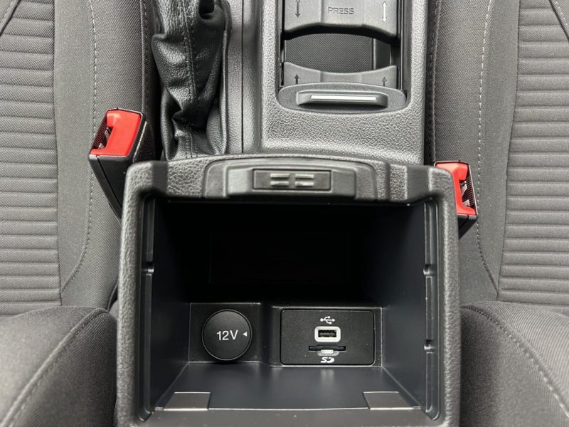 FORD FOCUS III PHASE 2 TITANIUM 1.0 ECOBOOST 100 Cv 1ERE MAIN / GRAND GPS CRIT AIR 1 - GARANTIE 1 AN