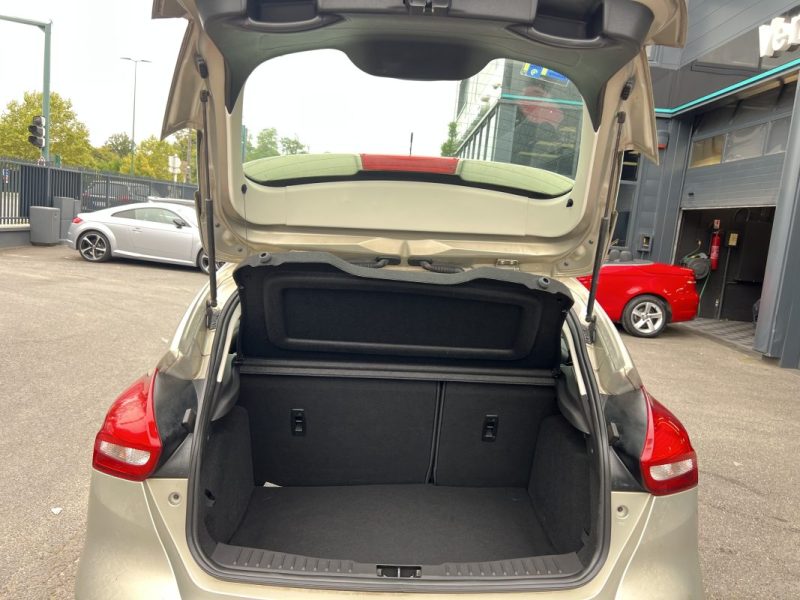 FORD FOCUS III PHASE 2 TITANIUM 1.0 ECOBOOST 100 Cv 1ERE MAIN / GRAND GPS CRIT AIR 1 - GARANTIE 1 AN