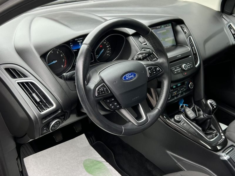 FORD FOCUS III PHASE 2 TITANIUM 1.0 ECOBOOST 100 Cv 1ERE MAIN / GRAND GPS CRIT AIR 1 - GARANTIE 1 AN