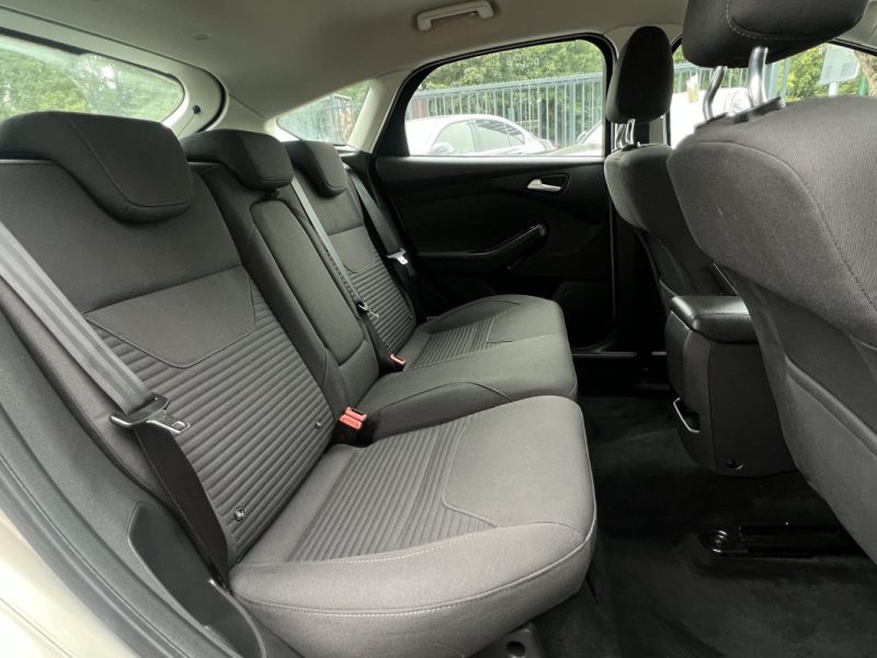 FORD FOCUS III PHASE 2 TITANIUM 1.0 ECOBOOST 100 Cv 1ERE MAIN / GRAND GPS CRIT AIR 1 - GARANTIE 1 AN