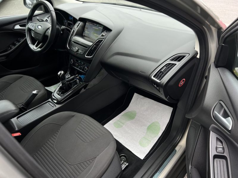 FORD FOCUS III PHASE 2 TITANIUM 1.0 ECOBOOST 100 Cv 1ERE MAIN / GRAND GPS CRIT AIR 1 - GARANTIE 1 AN