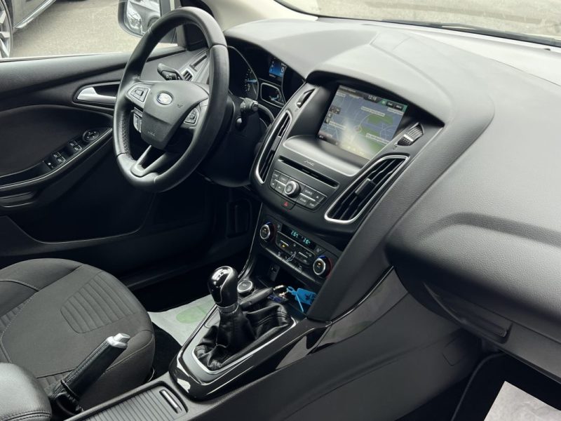 FORD FOCUS III PHASE 2 TITANIUM 1.0 ECOBOOST 100 Cv 1ERE MAIN / GRAND GPS CRIT AIR 1 - GARANTIE 1 AN