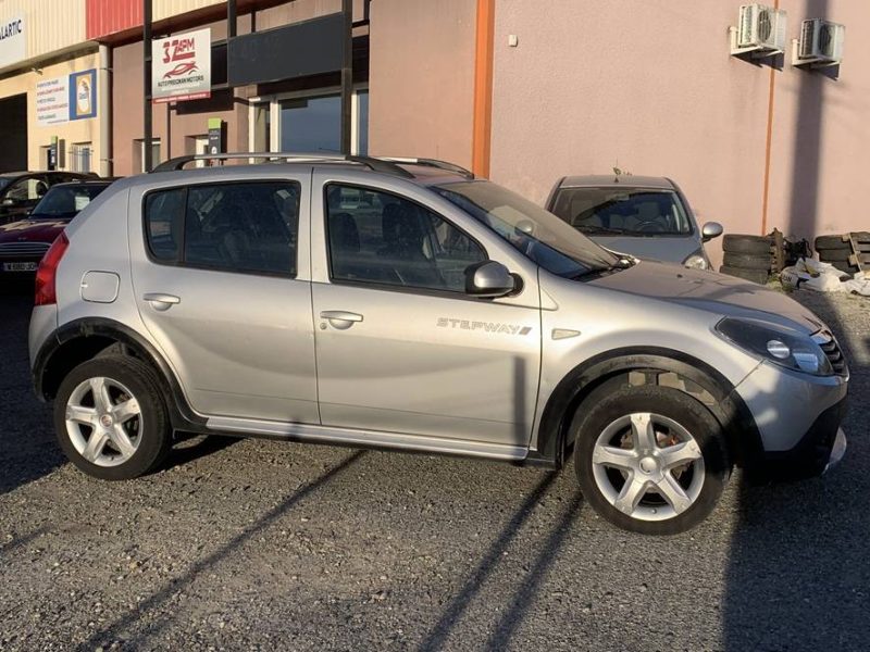 DACIA SANDERO 1.5 DCI 90CH FAP STEPWAY EURO 5 2012
