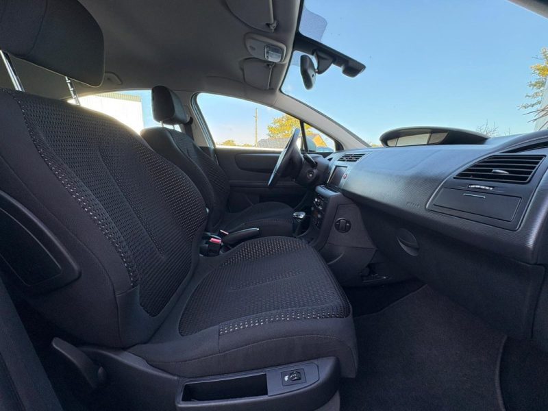  CITROEN C4 TENDANCE 2.0 HDI BVA FAIBLE KILOMETRAGE 135CV GARANTIE 12 MOIS 2009