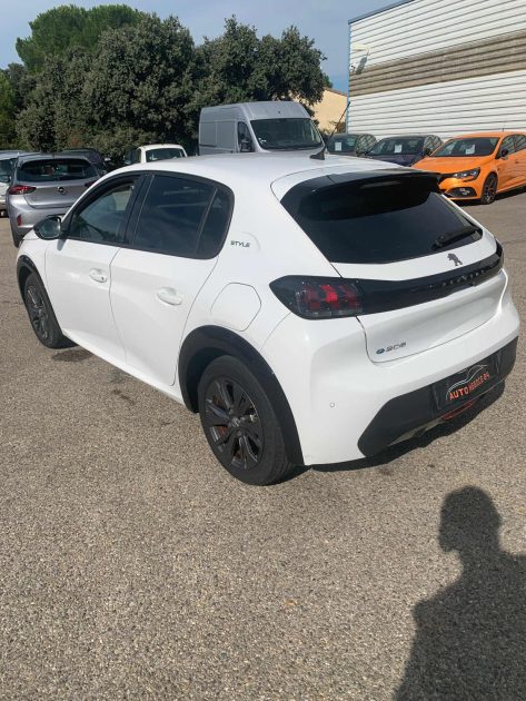 PEUGEOT 208 E-208 136CH STYLE 6900KM
