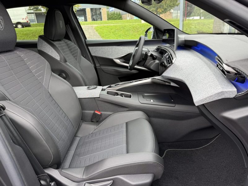 PEUGEOT 3008 HYBRID 145 E-DCS6 GT 2025