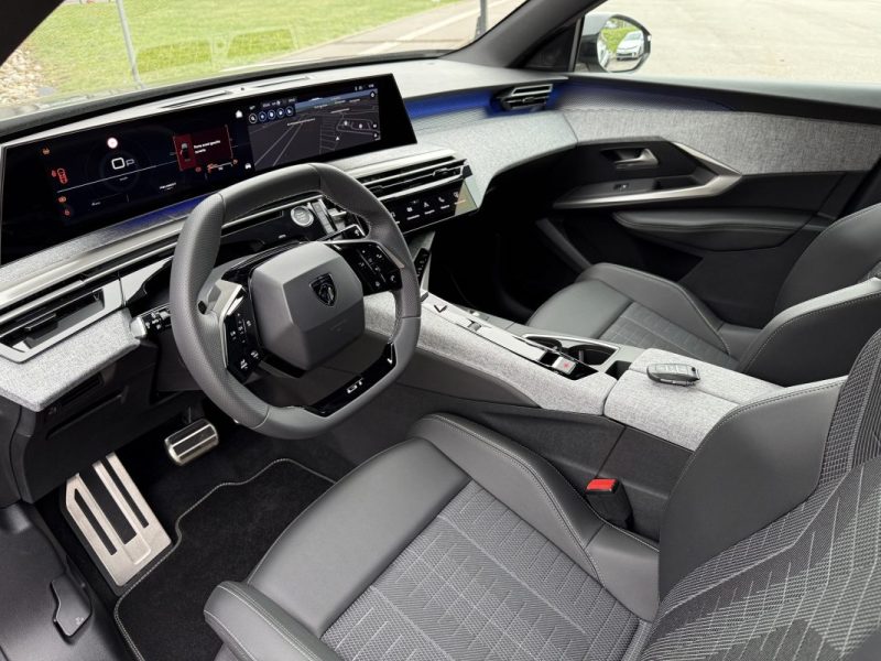 PEUGEOT 3008 HYBRID 145 E-DCS6 GT 2025