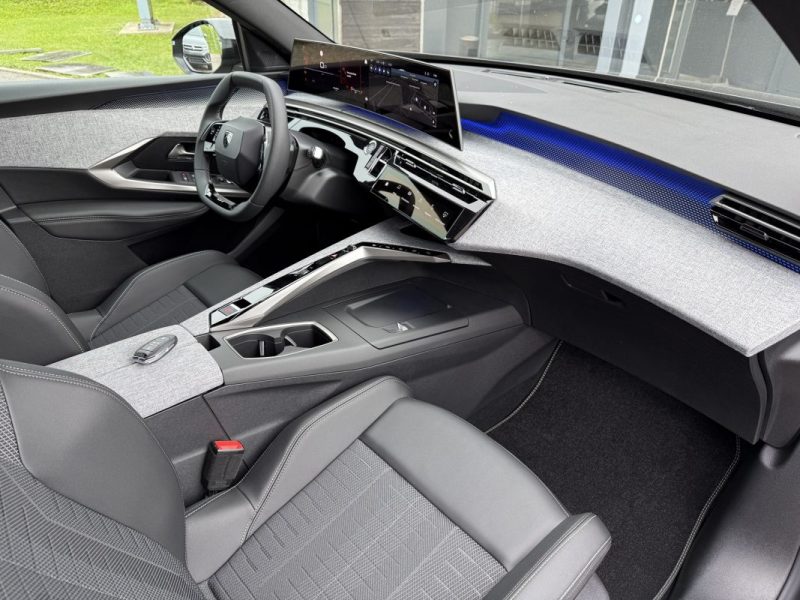 PEUGEOT 3008 HYBRID 145 E-DCS6 GT 2025