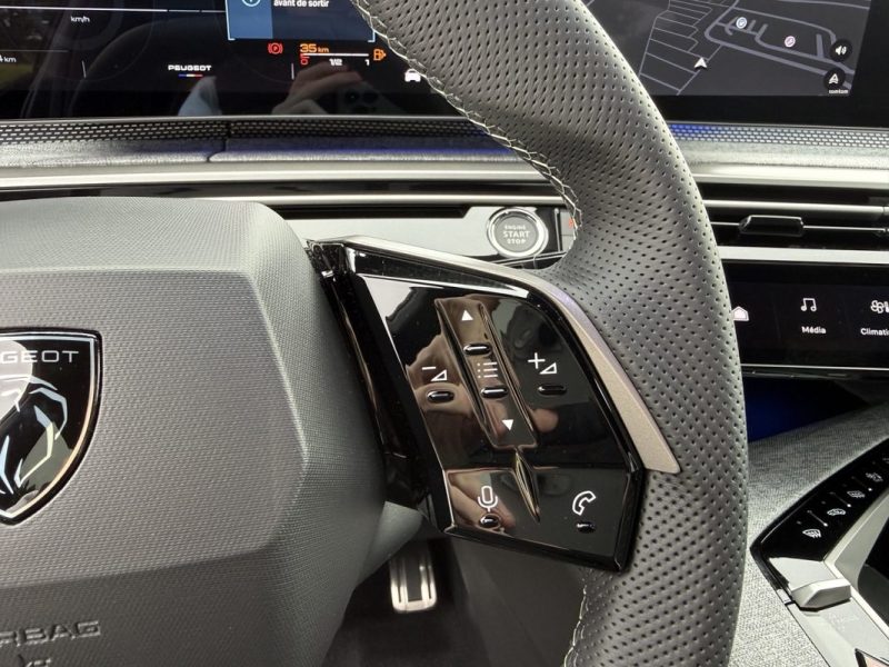 PEUGEOT 3008 HYBRID 145 E-DCS6 GT 2025