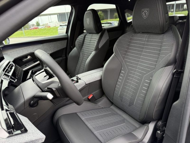 PEUGEOT 3008 HYBRID 145 E-DCS6 GT 2025