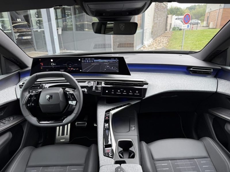 PEUGEOT 3008 HYBRID 145 E-DCS6 GT 2025