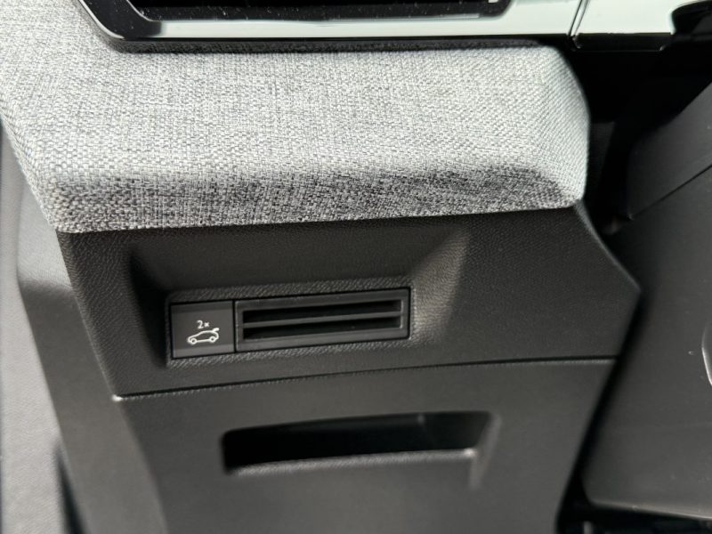 PEUGEOT 3008 HYBRID 145 E-DCS6 GT 2025