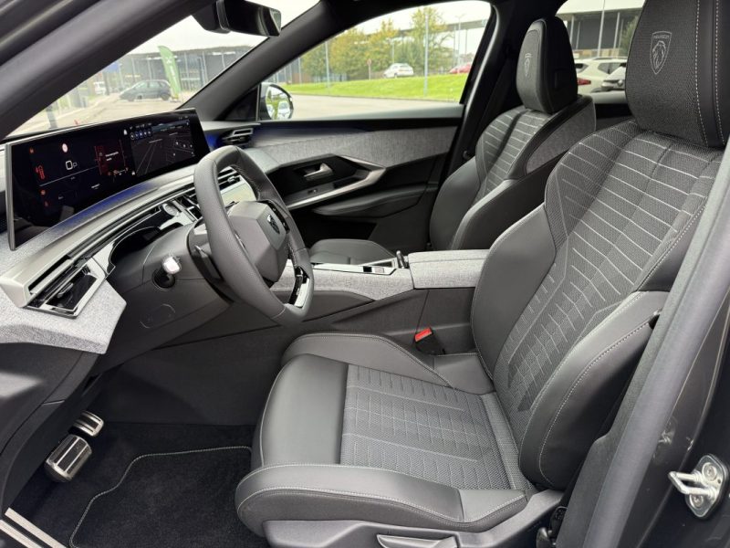 PEUGEOT 3008 HYBRID 145 E-DCS6 GT 2025