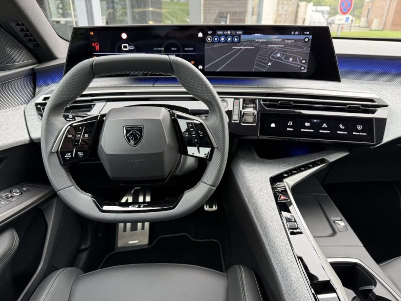 PEUGEOT 3008 HYBRID 145 E-DCS6 GT 2025