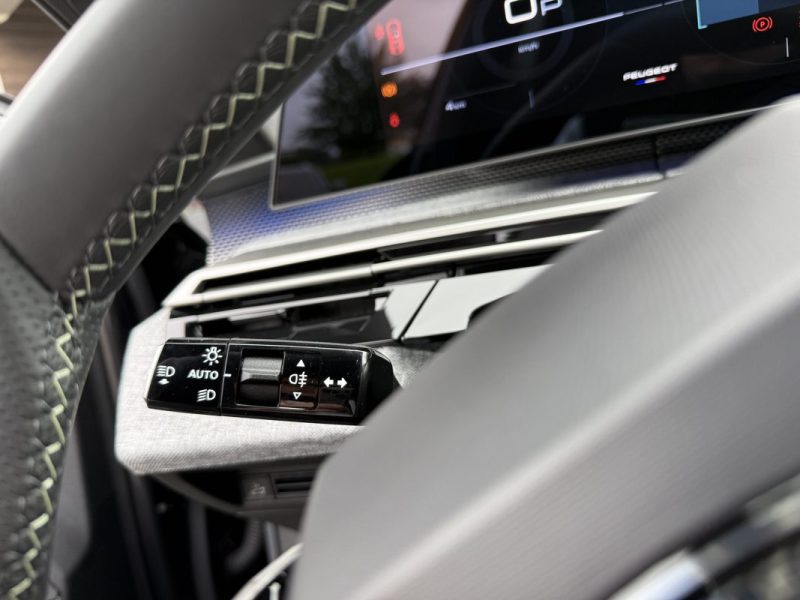 PEUGEOT 3008 HYBRID 145 E-DCS6 GT 2025