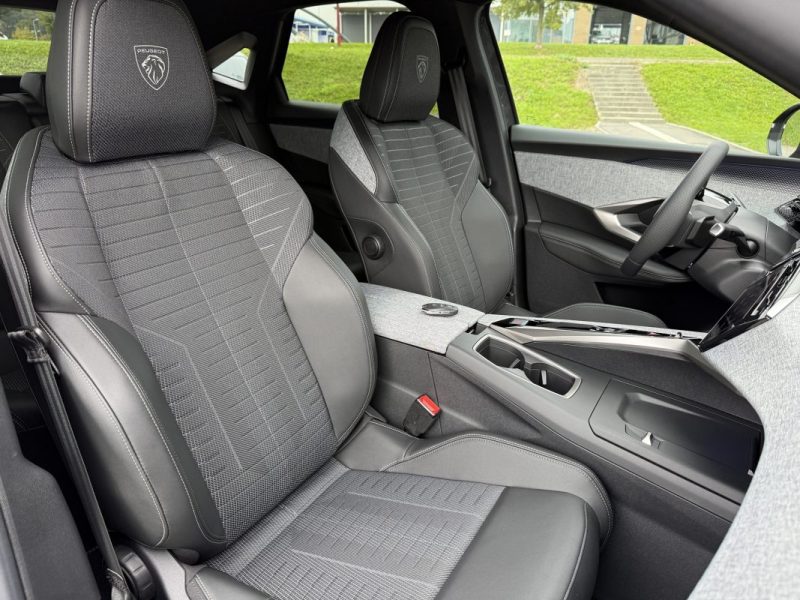 PEUGEOT 3008 HYBRID 145 E-DCS6 GT 2025
