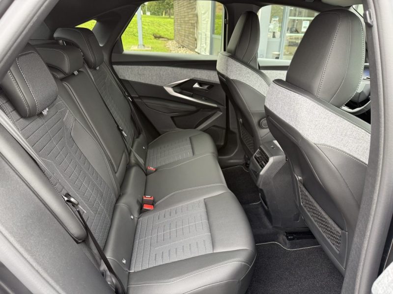 PEUGEOT 3008 HYBRID 145 E-DCS6 GT 2025