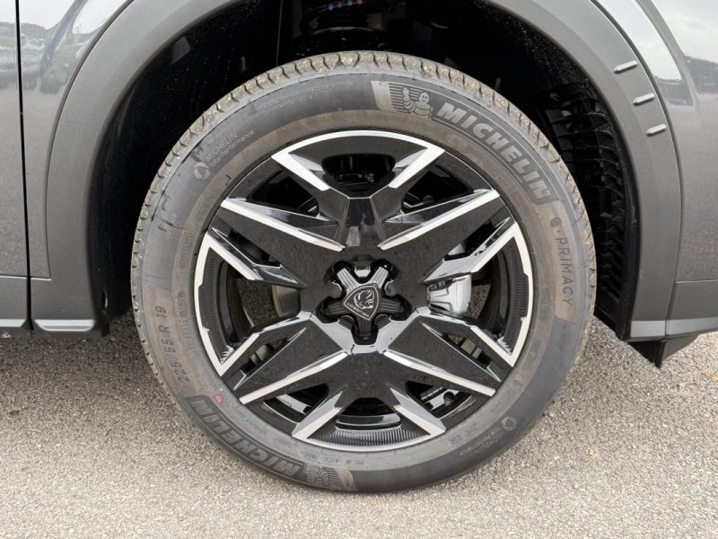 PEUGEOT 3008 HYBRID 145 E-DCS6 GT 2025