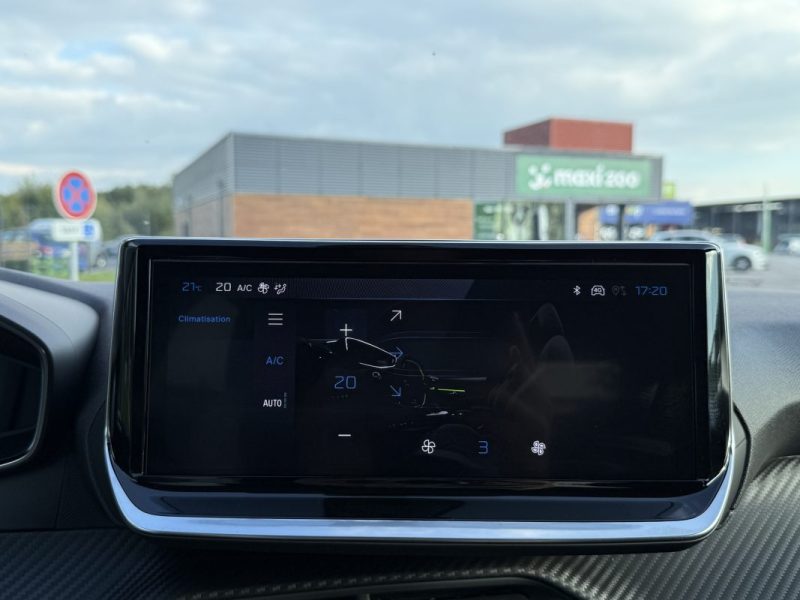 PEUGEOT 208 HYBRID 110 E-DCS6 ALLURE + ANGLES MORTS + NAVI 2025