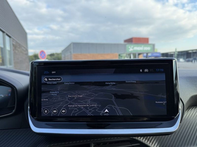 PEUGEOT 208 HYBRID 110 E-DCS6 ALLURE + ANGLES MORTS + NAVI 2025