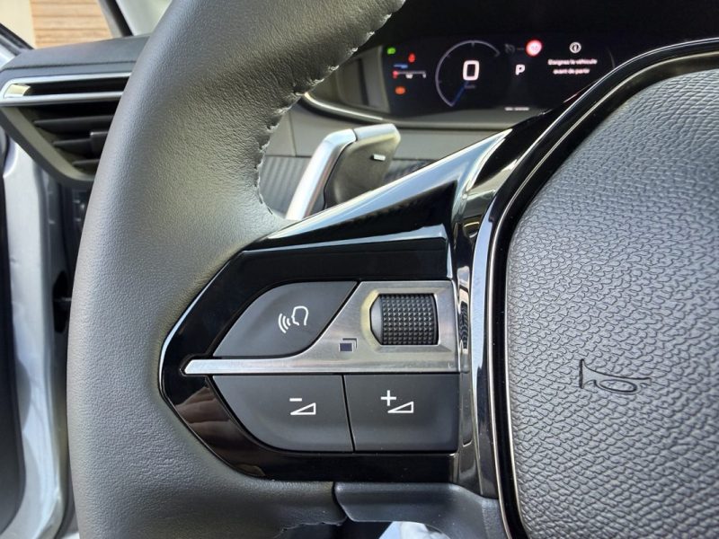 PEUGEOT 208 HYBRID 110 E-DCS6 ALLURE + ANGLES MORTS + NAVI 2025